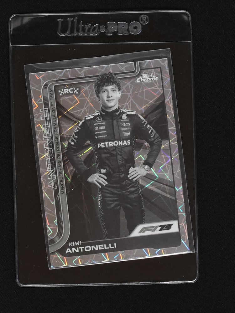 2025 Topps Chrome Formula 1 #8 Kimi Antonelli Black & White RayWave Refractor — front