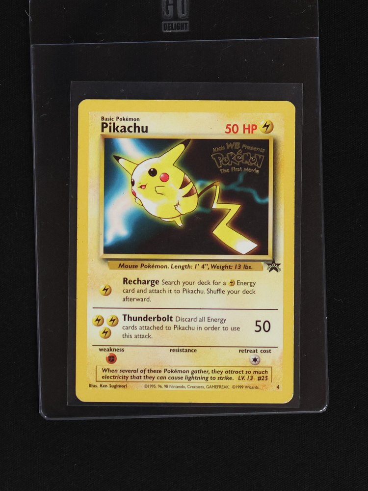 1999 Pokémon #4 Pikachu — front