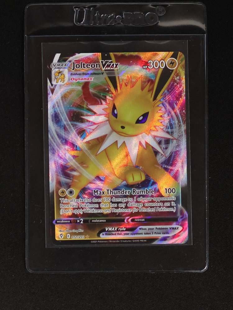 2021 Pokémon Evolving Skies #051 Jolteon VMAX — front