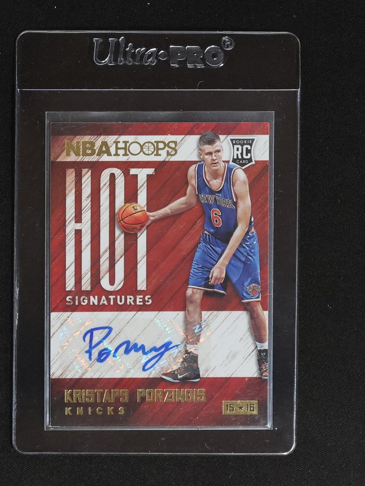 2015-16 Panini NBA Hoops Hot Signatures #HS-KP Kristaps Porzingis — front