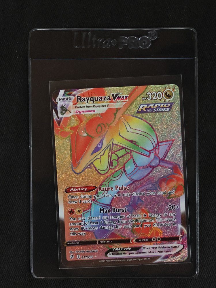 2021 Pokémon TCG Evolving Skies #217 Rayquaza VMAX — front