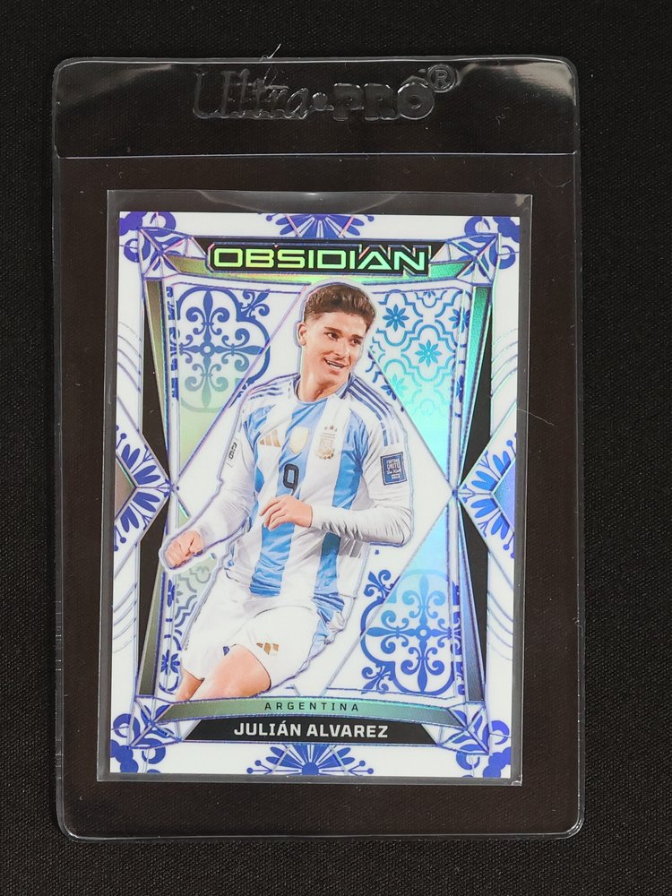 2024-25 Panini Obsidian Julian Alvarez Argentina — front
