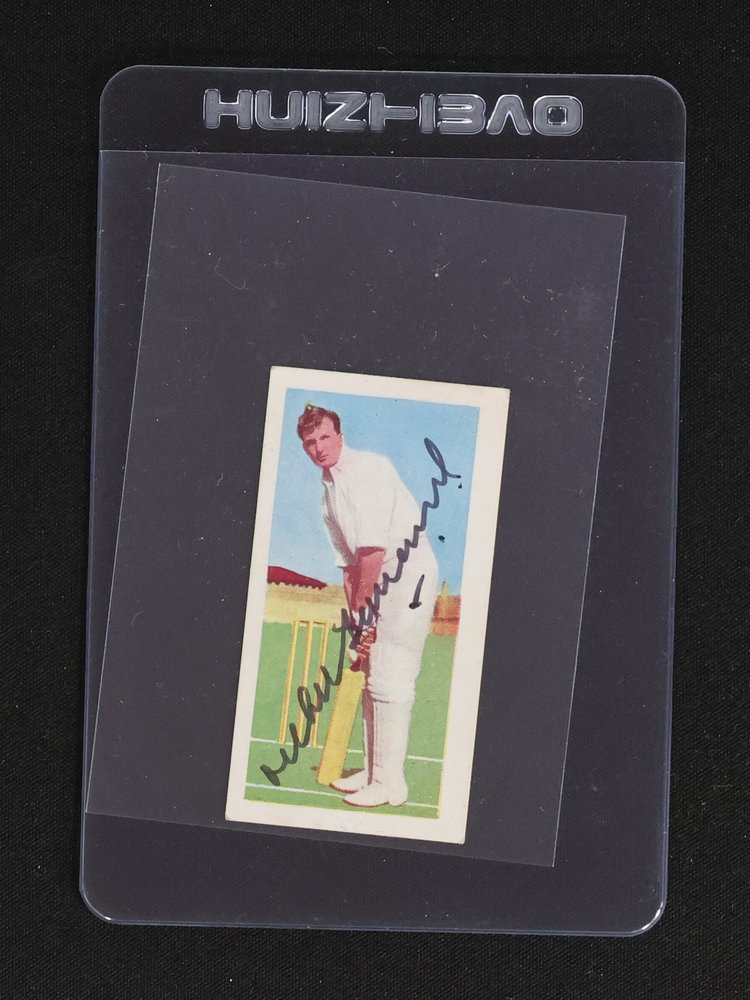 1959 Cadet Sweets Record Holders of the World #22 Denis Compton — front