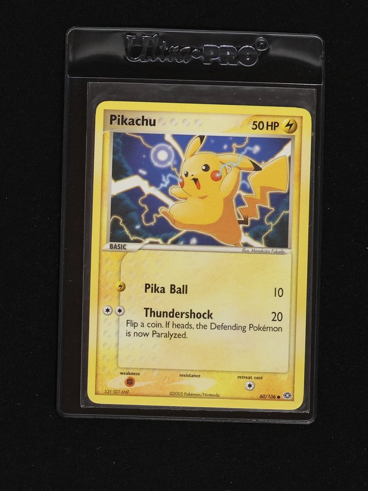 2005 Pokémon EX Emerald #60 Pikachu — front
