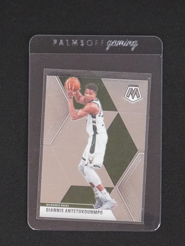 2019-20 Panini Mosaic #75 Giannis Antetokounmpo — front