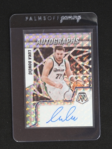 2021-22 Panini Mosaic Autographs #AM-LUK Luka Doncic — front
