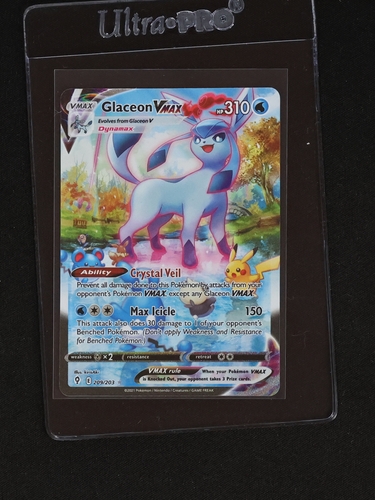 2021 Pokemon Evolving Skies #209 Glaceon VMAX — front