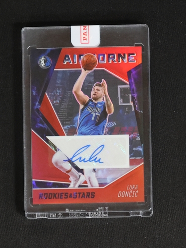 2020 Panini Chronicles Airborne Signatures Red #Luka Doncic — front