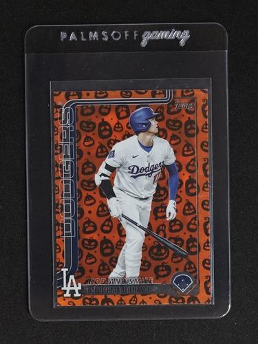 2025 Topps Update #US84 Nod and Smile Jack O'Lantern Foil Dodgers — front
