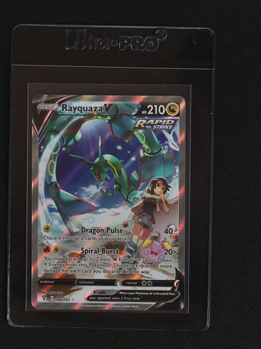 2022 Pokémon SWSH07 Evolving Skies #194 Rayquaza V — front
